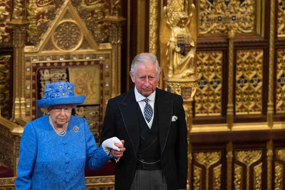 Rei Charles e Rainha Elizabeth II