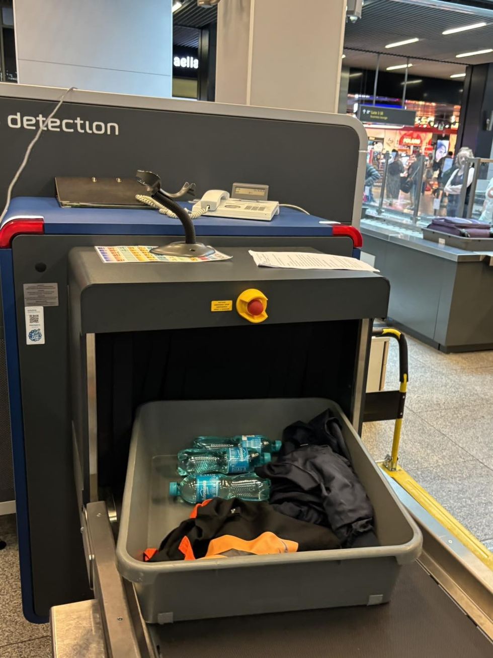 Krak\u00f3w Airport CT scanner