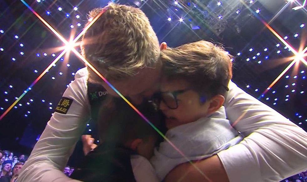 Kyren Wilson shared a warm embrace with his two sons