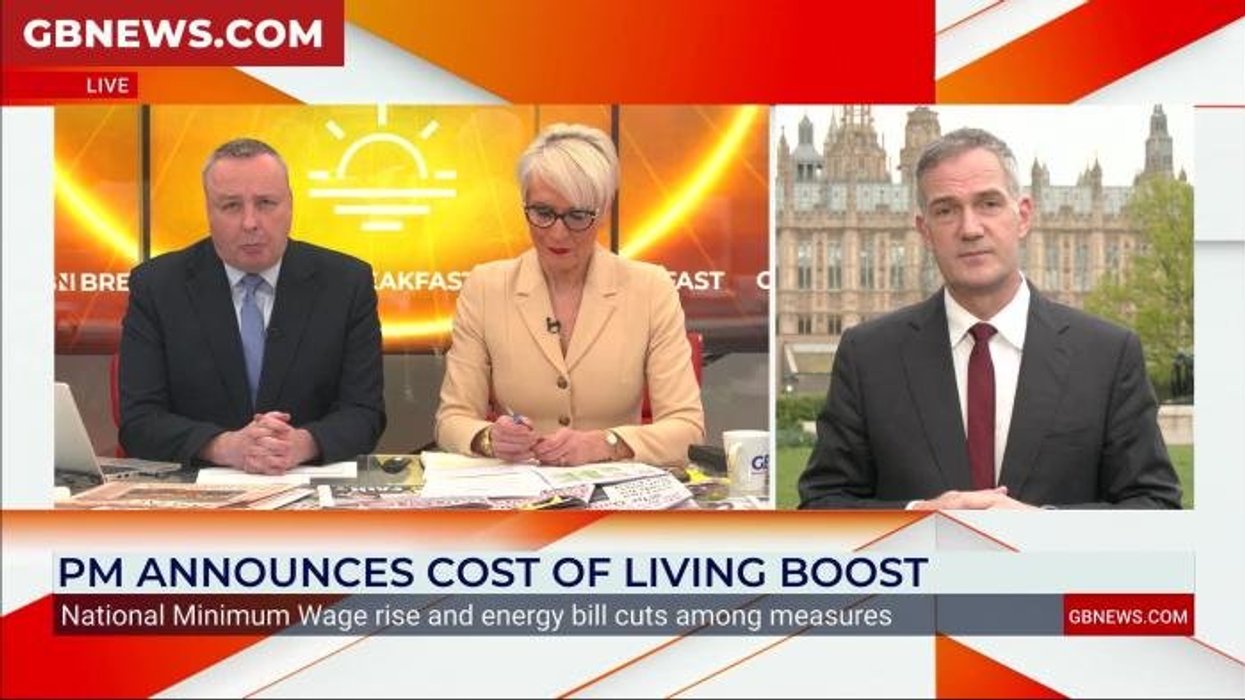 Hundreds of migrants swarm across Channel after UK-France talks to extend deal stall