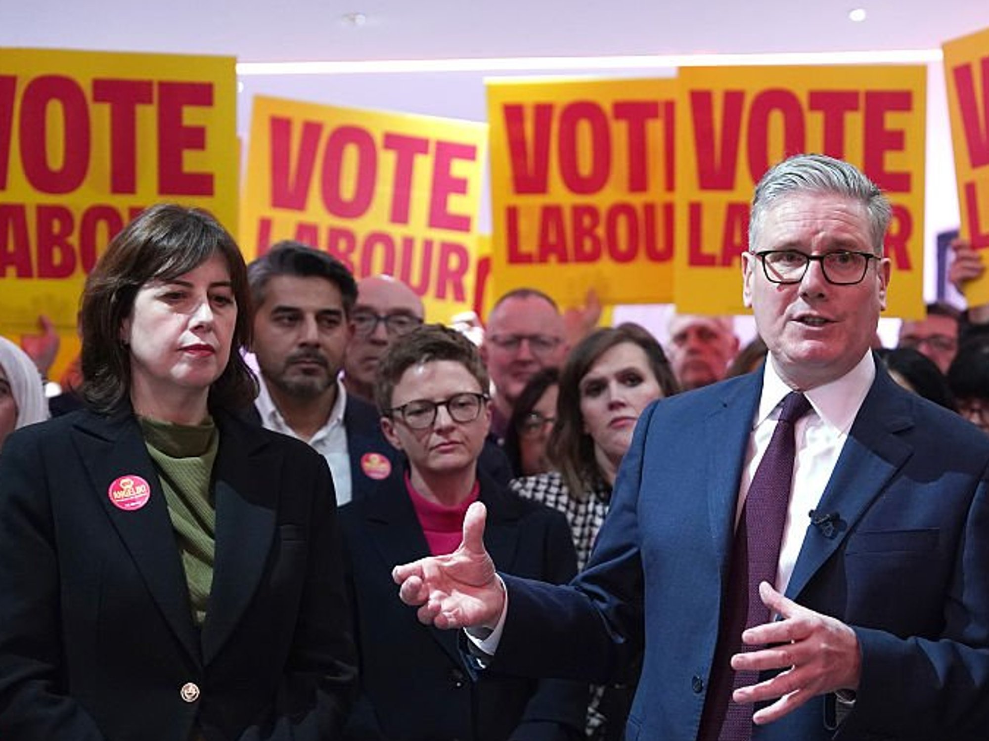 Labour's Deputy Leader urges colleagues not to plunge party into 'nasty and bloody internal conte...