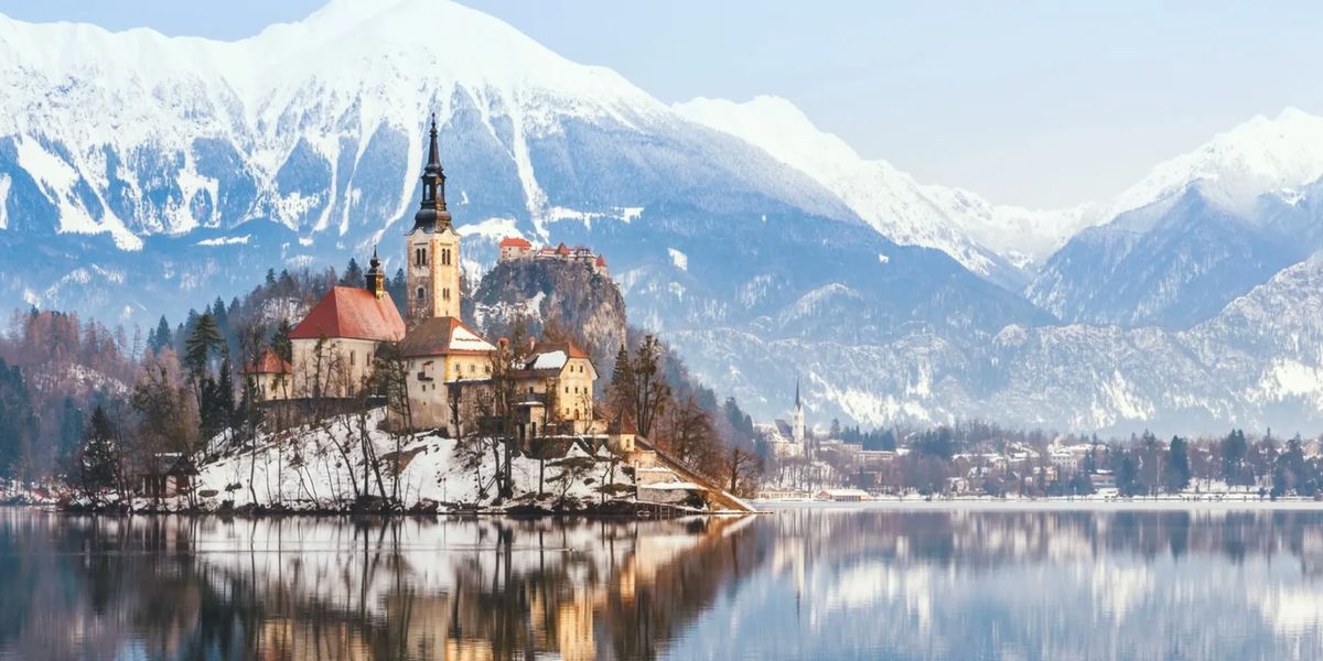NextImg:A beautiful lake with turquoise water and a fairytale atmosphere is crowned a must-visit for winter 2025