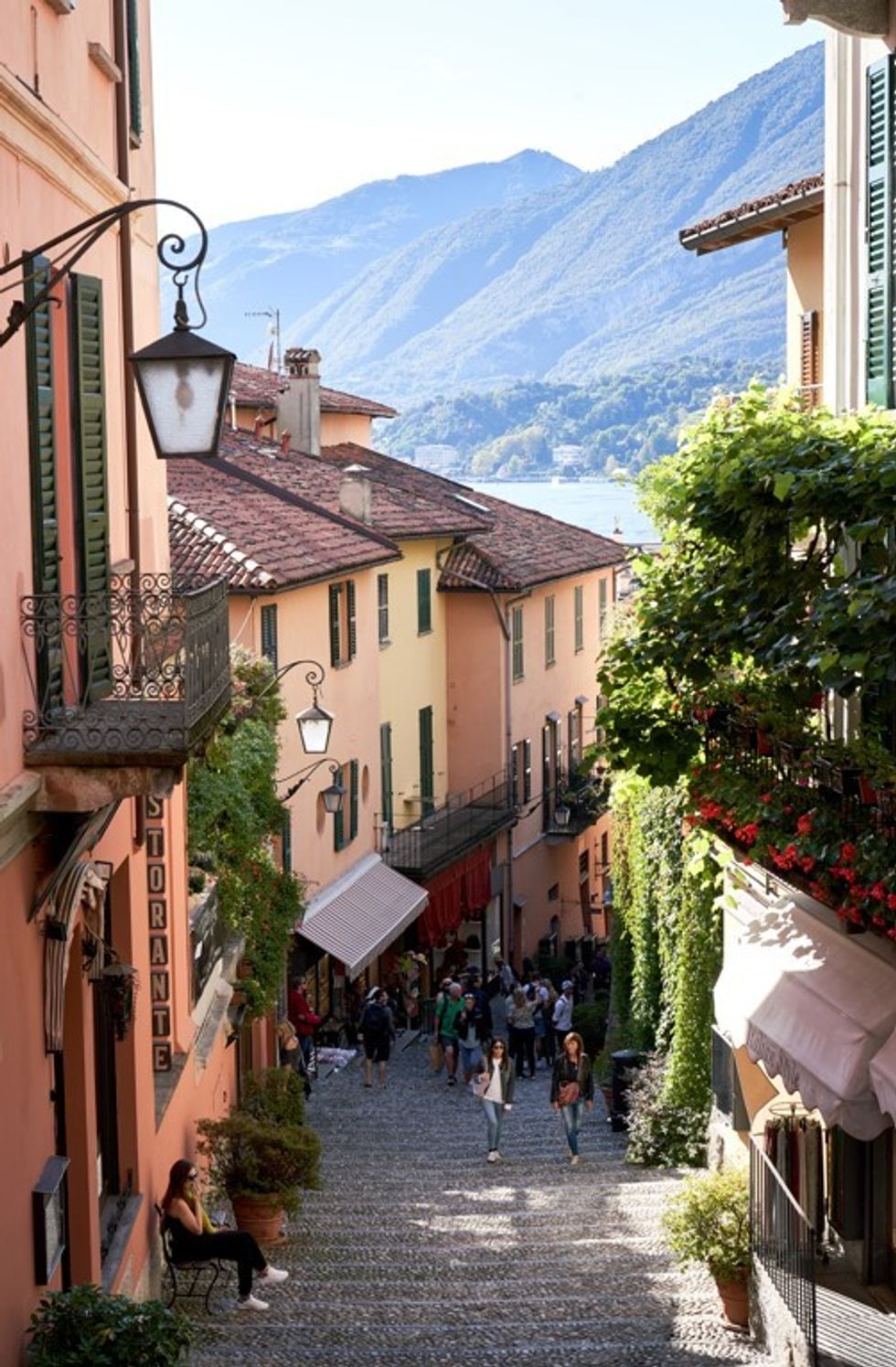 Lake Como street