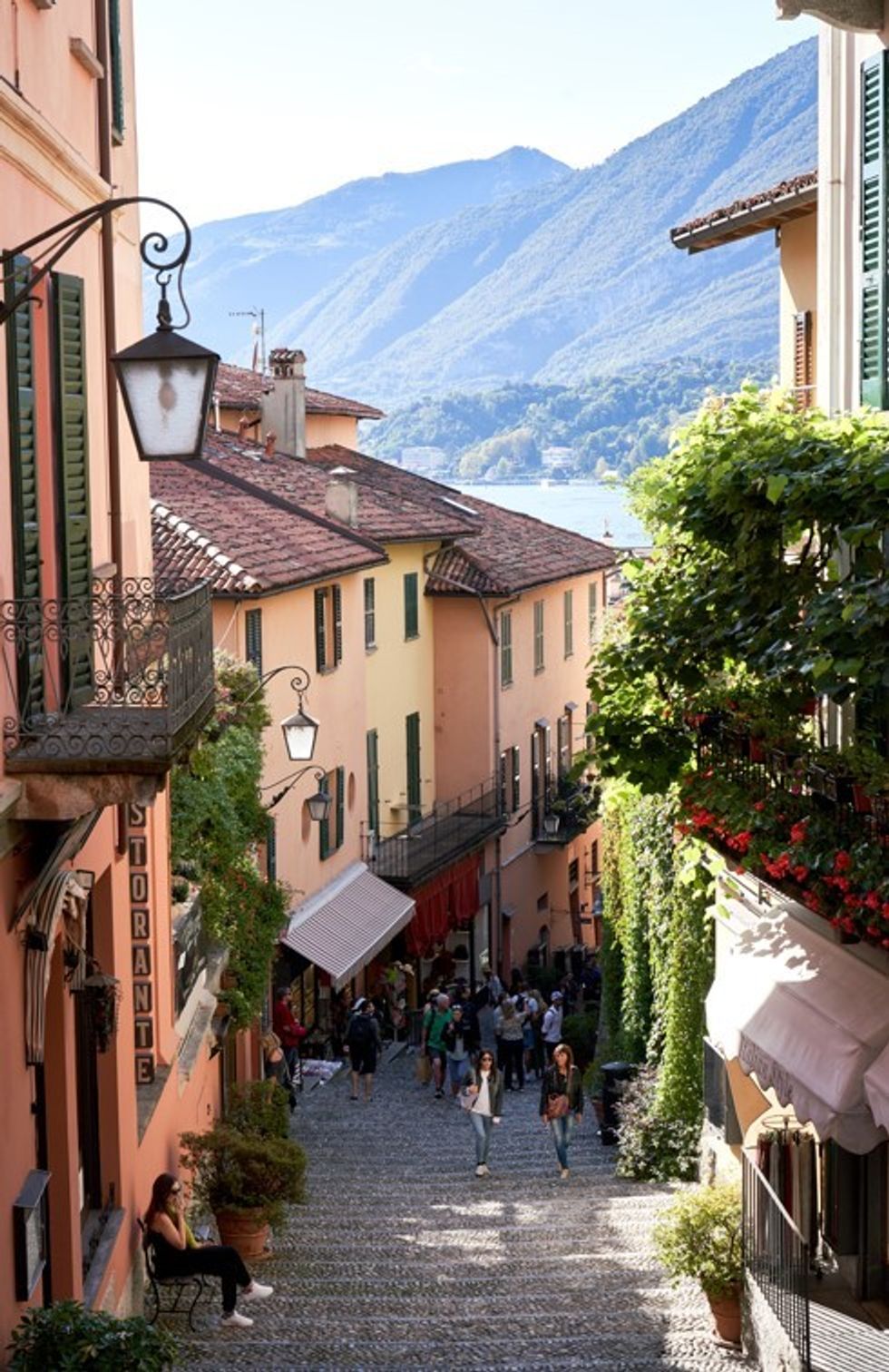 Lake Como streets