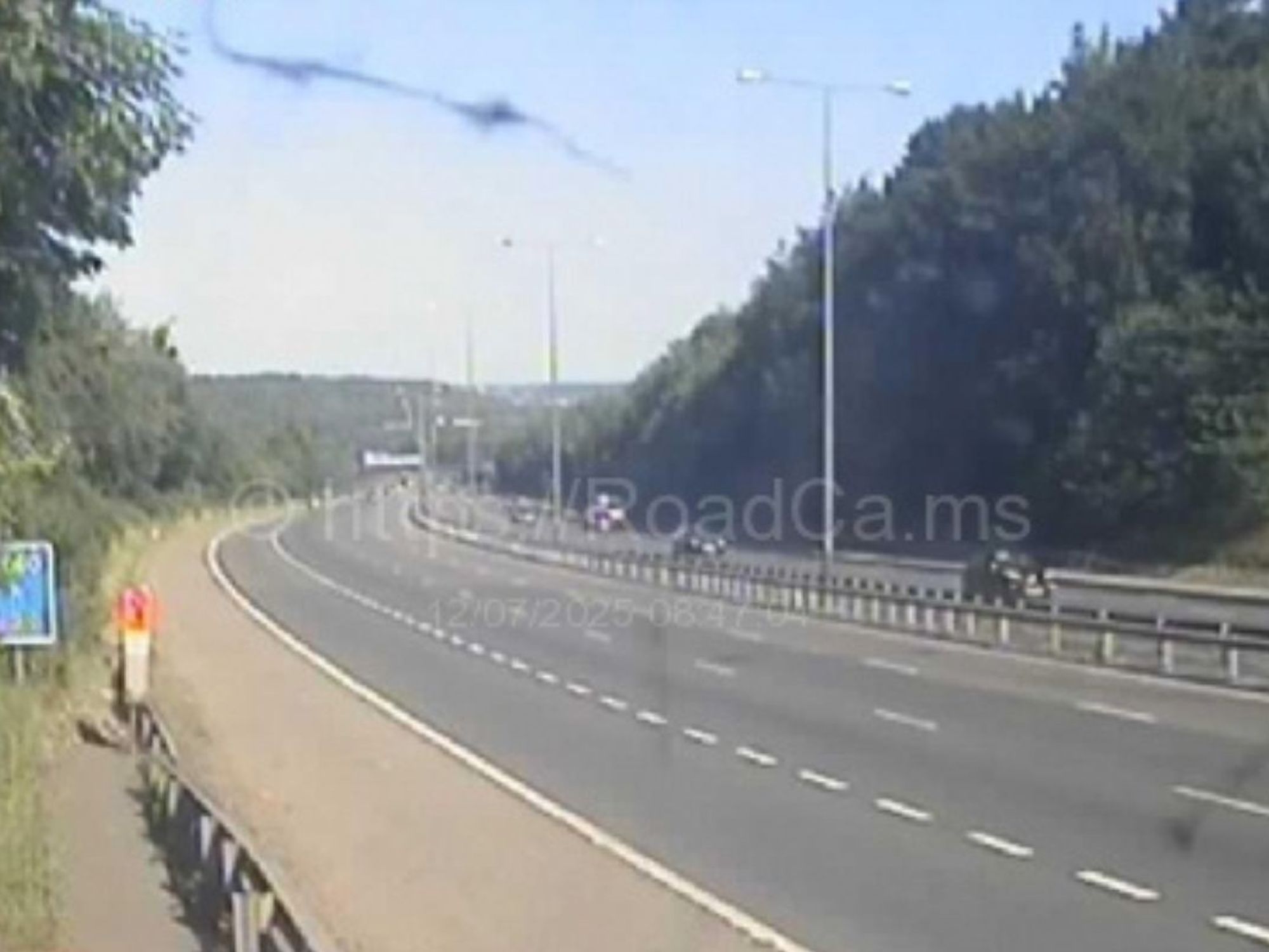 Large parts of the M40 remain closed this morning