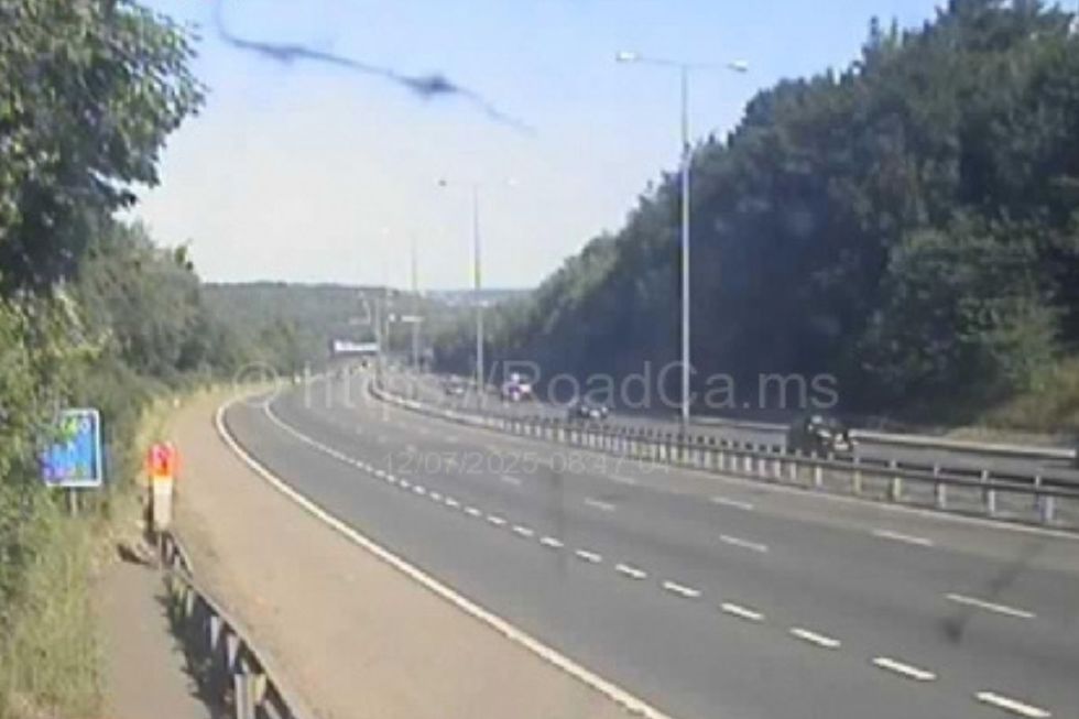 Large parts of the M40 remain closed this morning