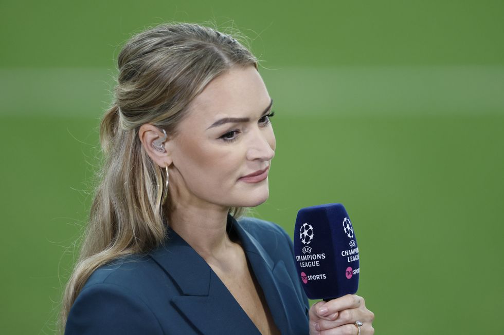 Laura Woods was forced to intervene and provide pseudo-commentary of the match