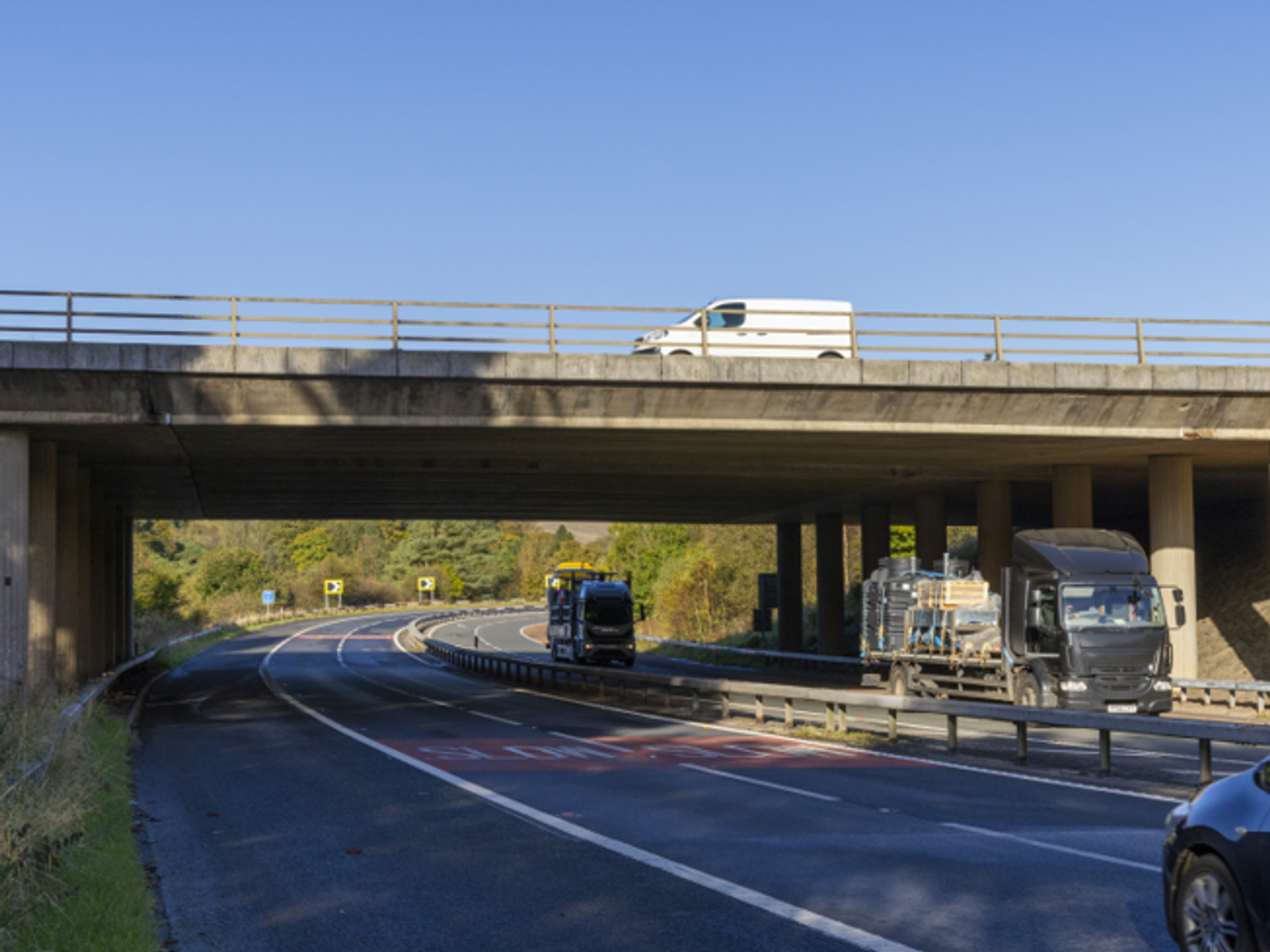 Lawtland House Bridge on road
