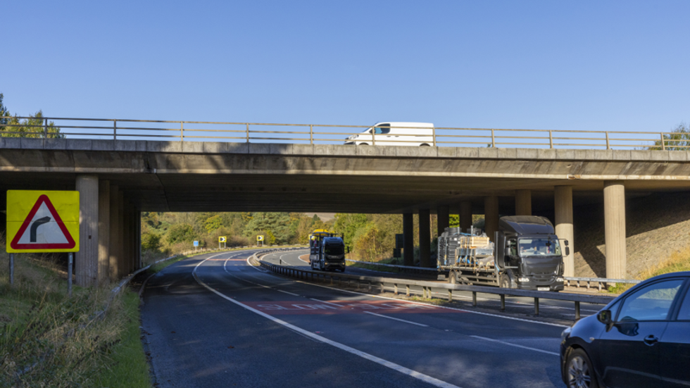 Lawtland House Bridge on road