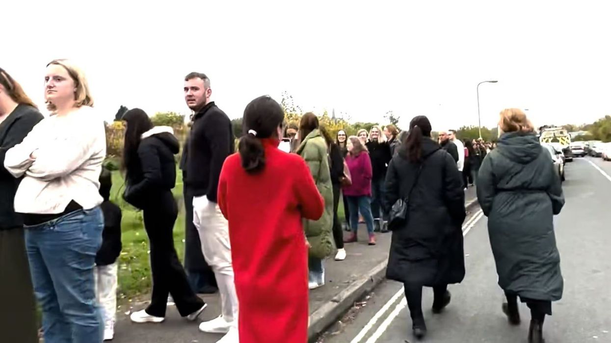 Le Creuset sale sparks four-hour queue with police called as hordes of shoppers descend on Hampshire warehouse