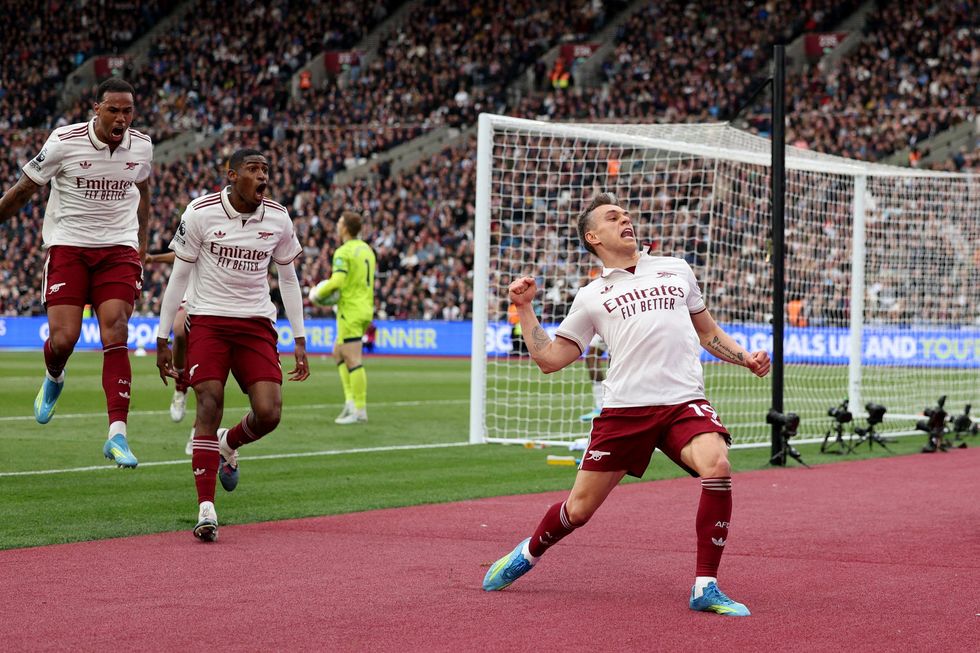 Leandro Trossard marcou um gol no final para dar ao Arsenal uma vitória sobre o West Ham