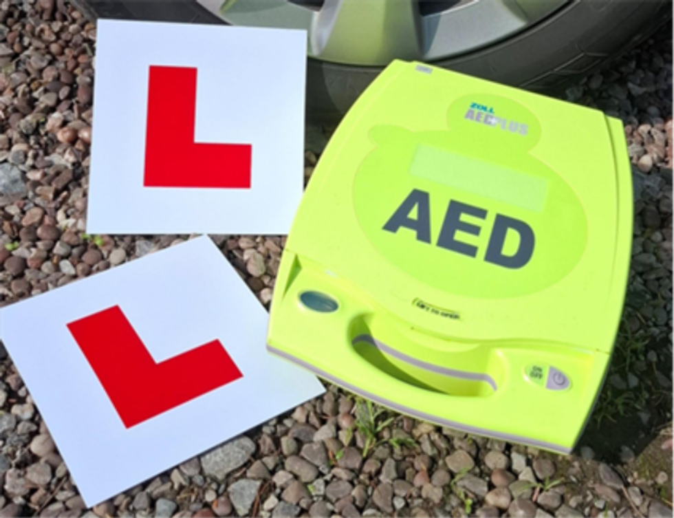 Learner plate and a defibrillator