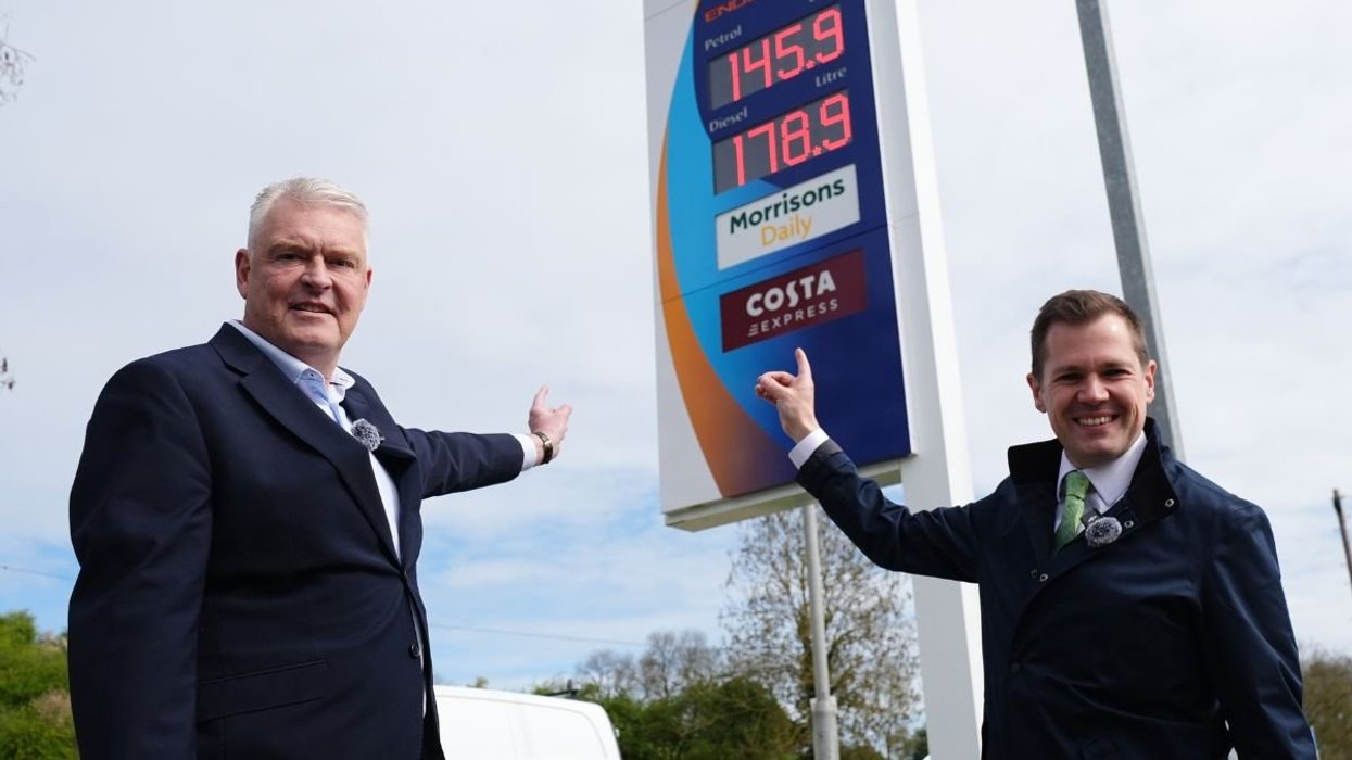 Lee Anderson and Robert Jenrick point at fuel prices