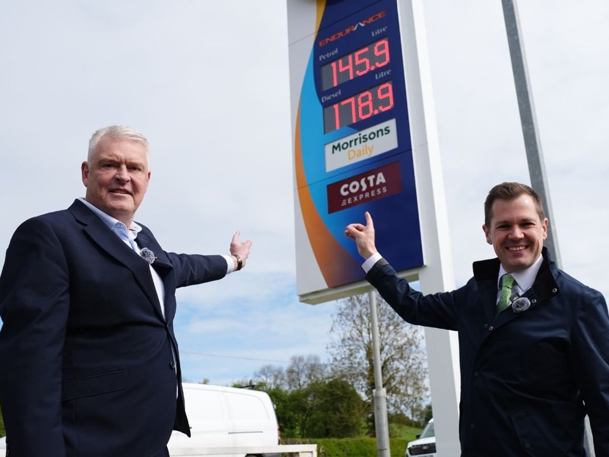 Lee Anderson and Robert Jenrick point at fuel prices