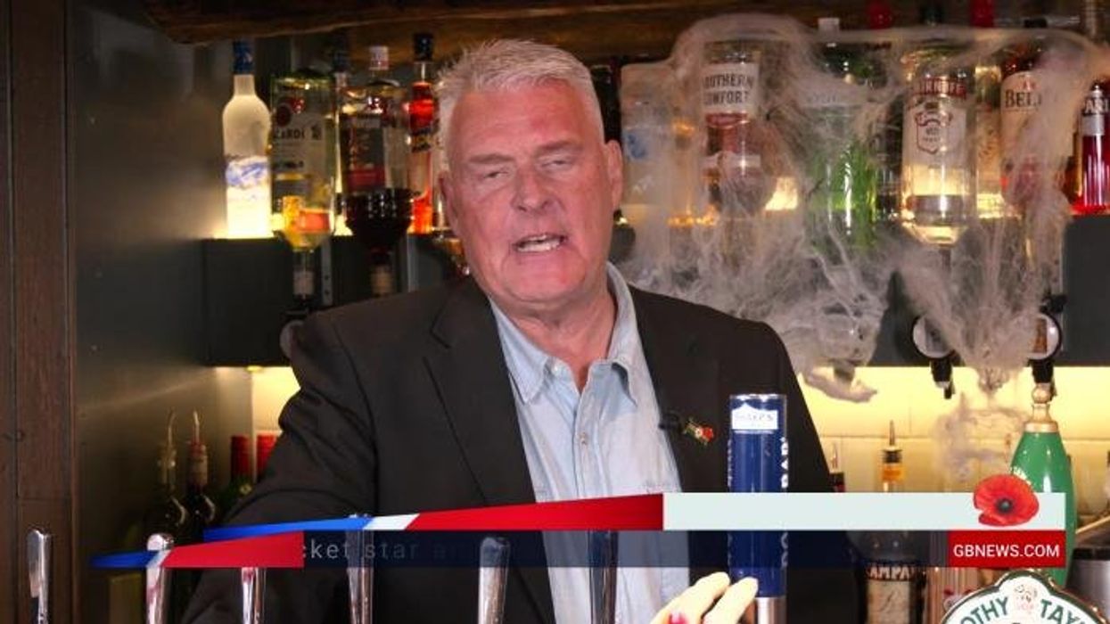 Sir Alastair Cook forced to apologise to Australian legend on live TV in awkward Ashes moment