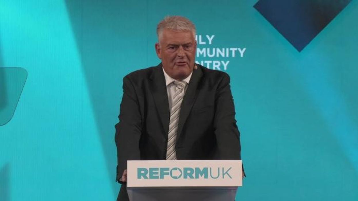 WATCH: Lee Anderson RIPS UP BBC licence fee reminder on stage