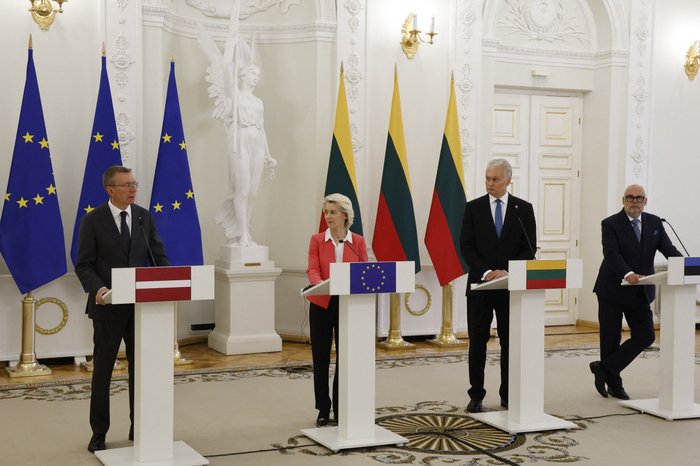 (left to right) Edgars Rink\u0113vi\u010ds, Ursula von der Leyen, Gitanas Naus\u0117da, Alar Karis