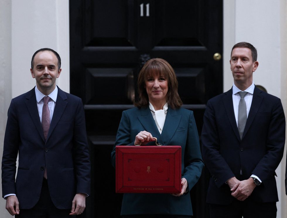 (da esquerda para a direita) James Murray, Rachel Reeves, Spencer Livermore