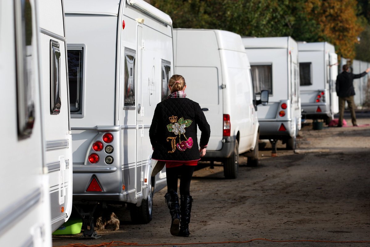 Traveller chaos as caravans descend on popular country park just as Easter holidays begin