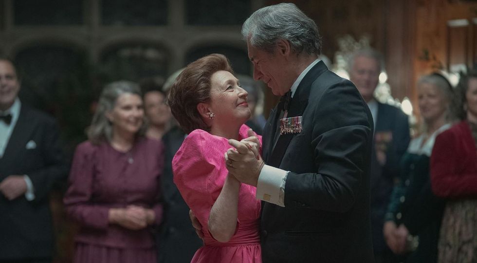 Lesley Mannaville e Timothy Dalton