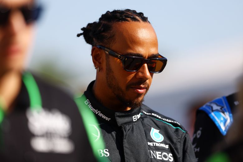 Lewis Hamilton 'has repaired friendship' as brilliant gesture emerges amid  F1 testing