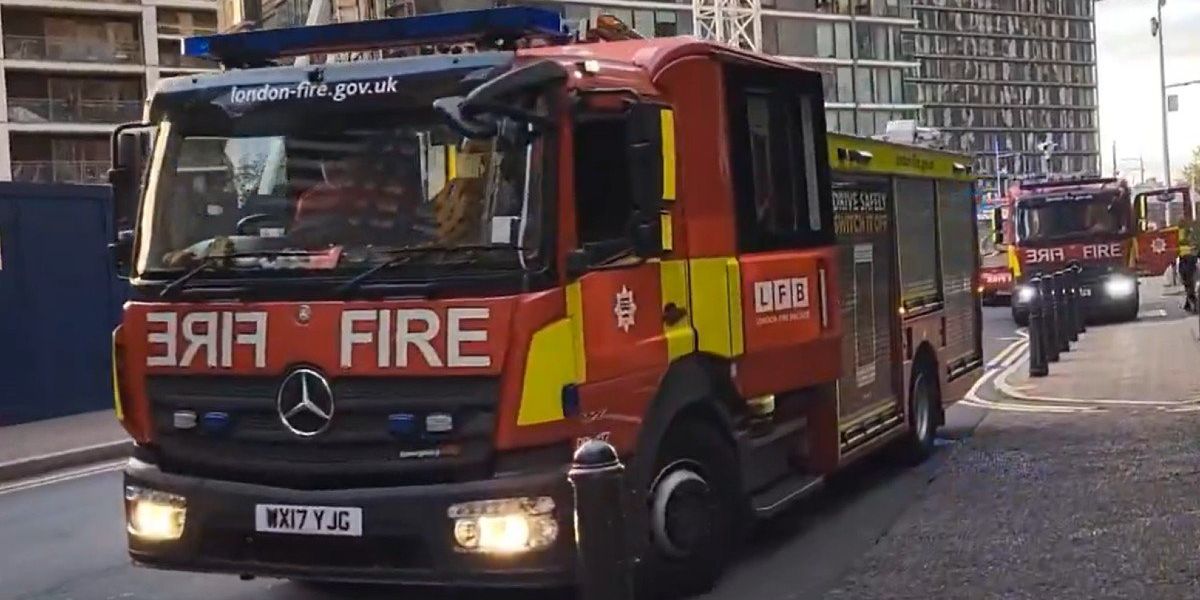 NextImg:Fire engines rush to migrant hotel in Canary Wharf amid fears of blaze
