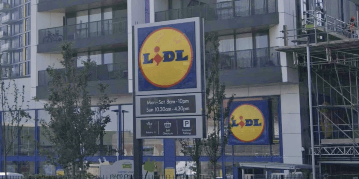 Armed police swoop on suspected gunman inside busy supermarket as horrified shoppers told to ‘get down’ Armed police swoop on suspected gunman inside busy supermarket as horrified shoppers told to ‘get down’