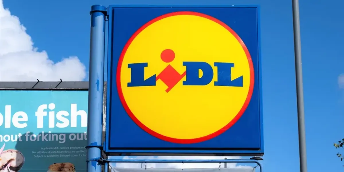 Lidl becomes the second major supermarket to recall unsafe crisps – ‘Dispose of them!’ Lidl becomes the second major supermarket to recall unsafe crisps – ‘Dispose of them!’