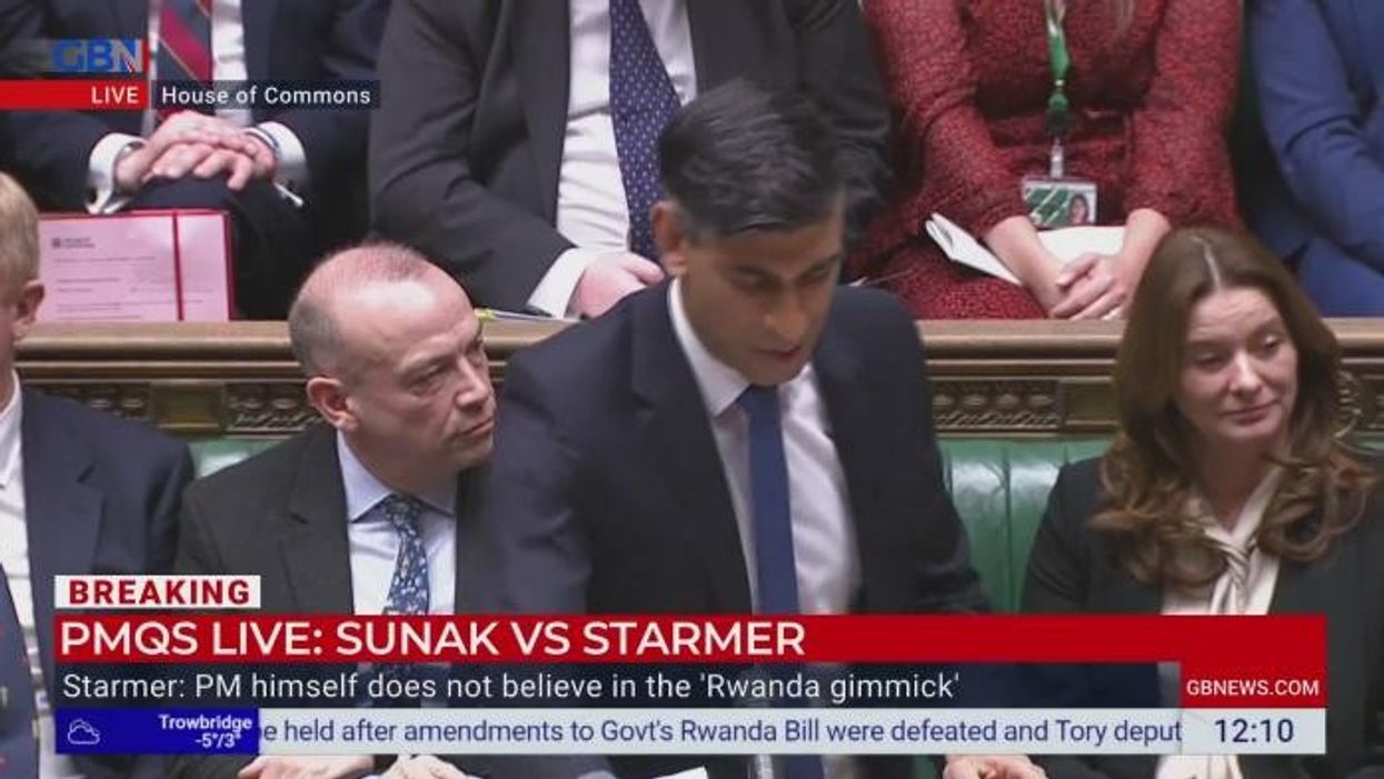 Lindsay Hoyle brutally slaps down Rishi Sunak as PM breaks PMQs protocol: ‘Sit down!’