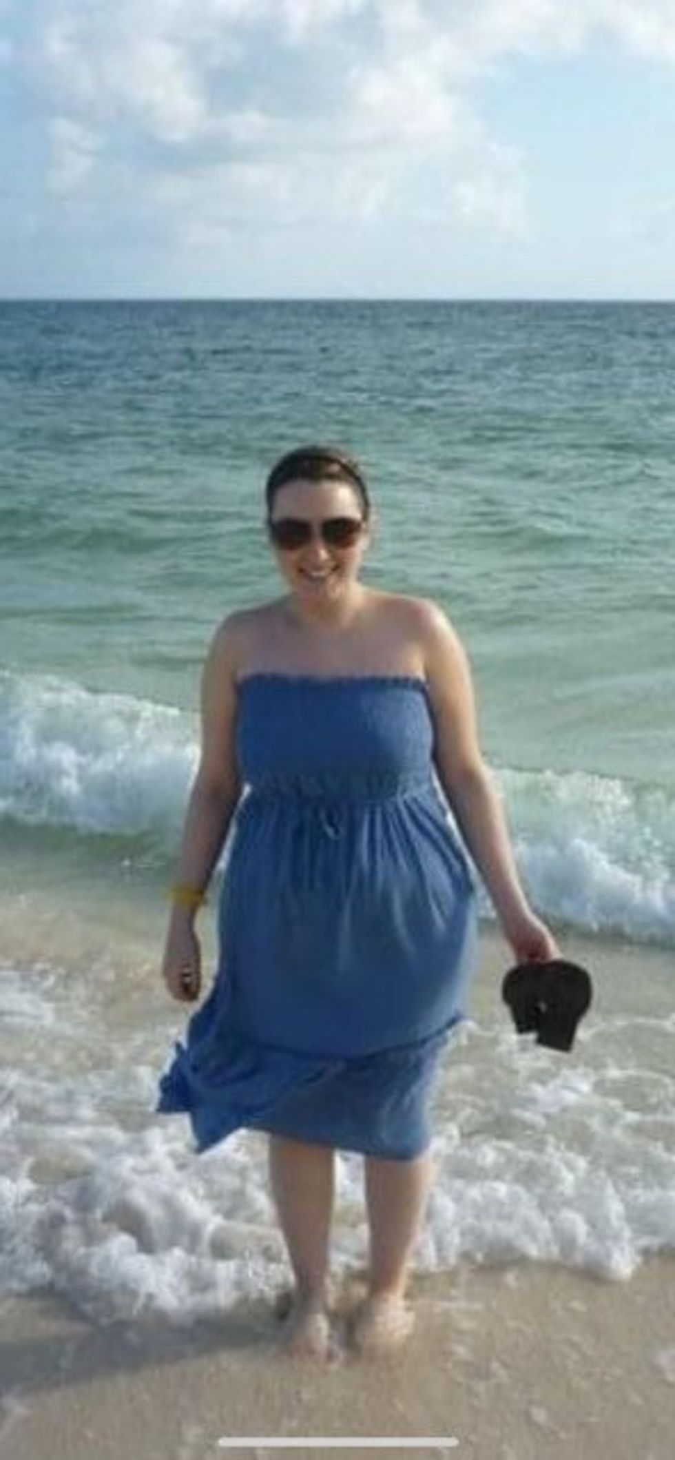 Lindsay on beach before weight loss