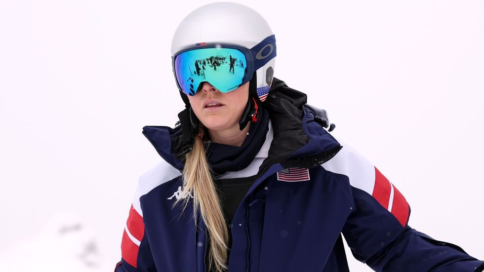 Lindsey Vonn has fired back at an American sports medicine doctor who cast doubt on the legitimacy of her ACL injury sustained at the Winter Olympics
