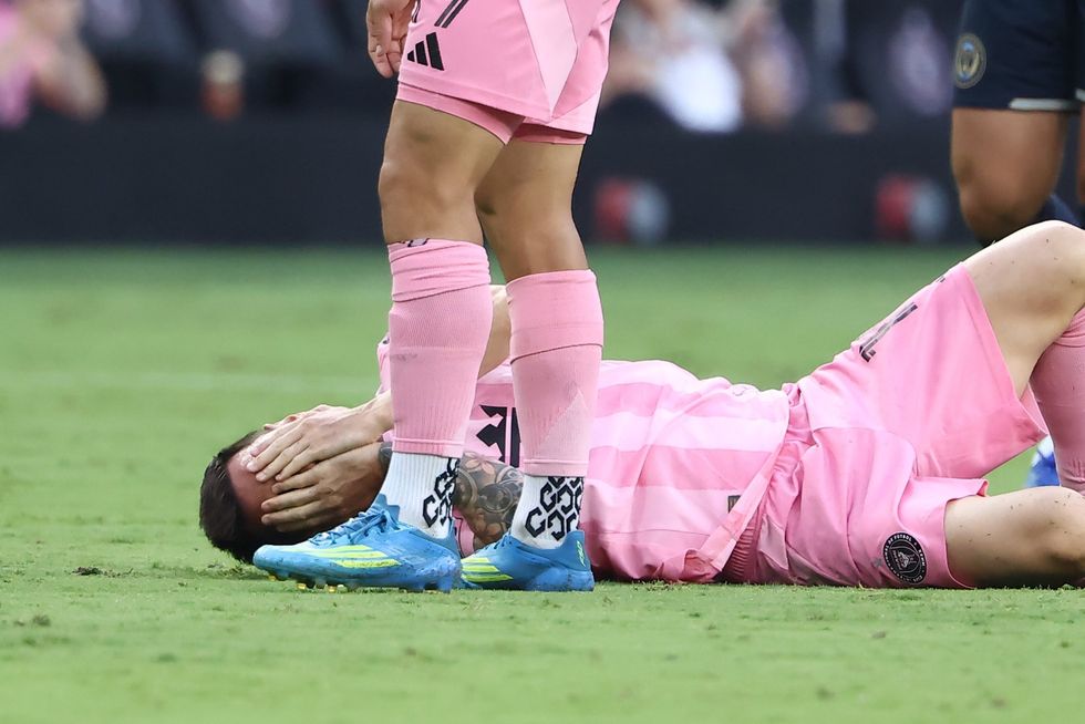 Lionel Messi suffers World Cup injury scare as Argentina left sweating