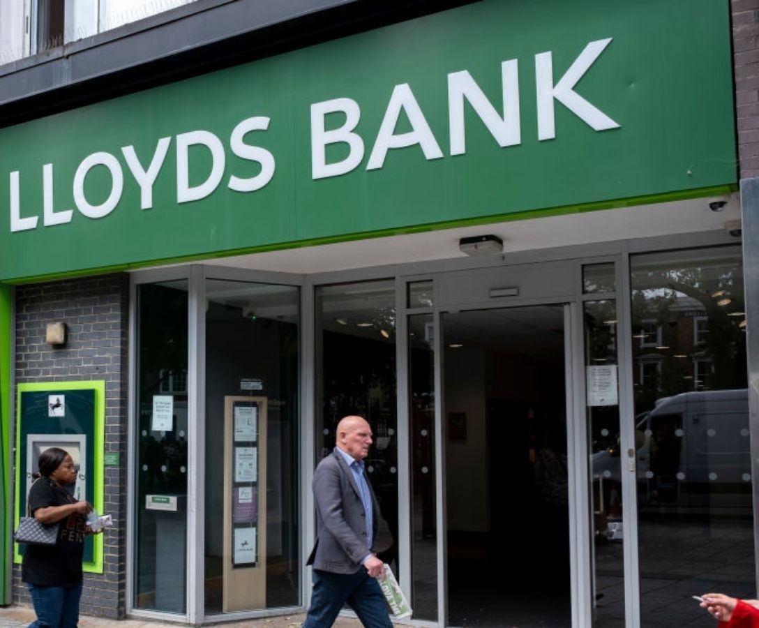 Lloyds Bank and Lloyds app