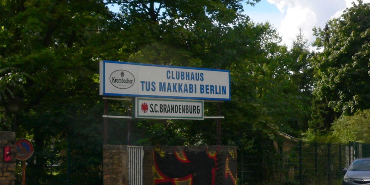 NextImg:Jewish youth football team 'hunted down by knife-wielding Arab mob in Berlin'