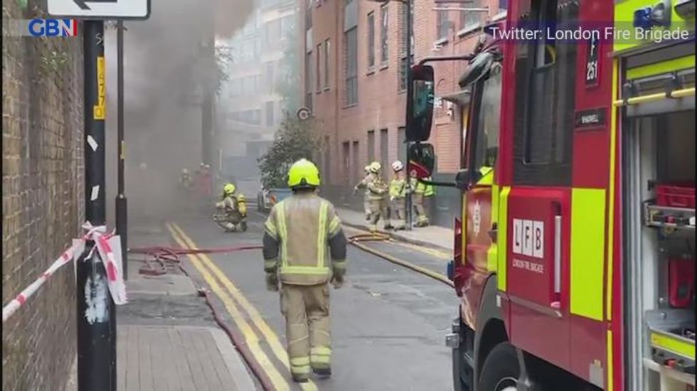 Southwark fire: Firefighters rush to tackle blaze with trains ‘severely disrupted’ in capital