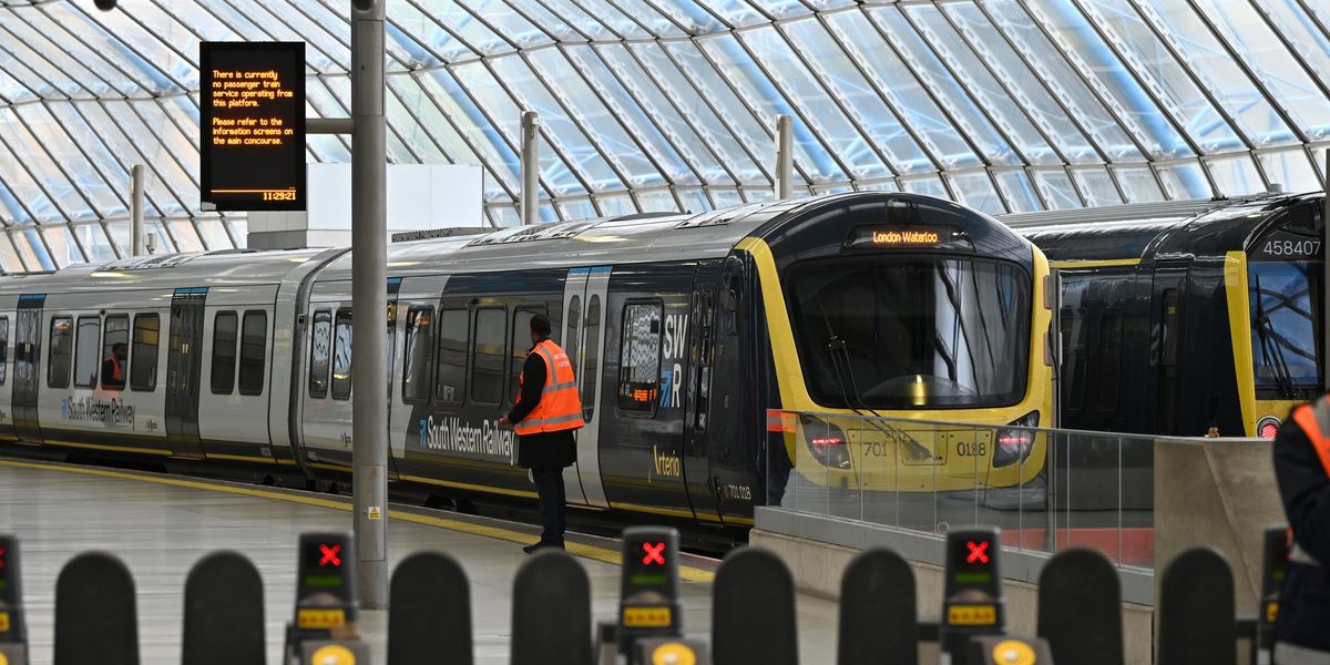 ‘Smoke on tracks’ triggers delays at major London station as passengers face delays amid safety inspection ‘Smoke on tracks’ triggers delays at major London station as passengers face delays amid safety inspection