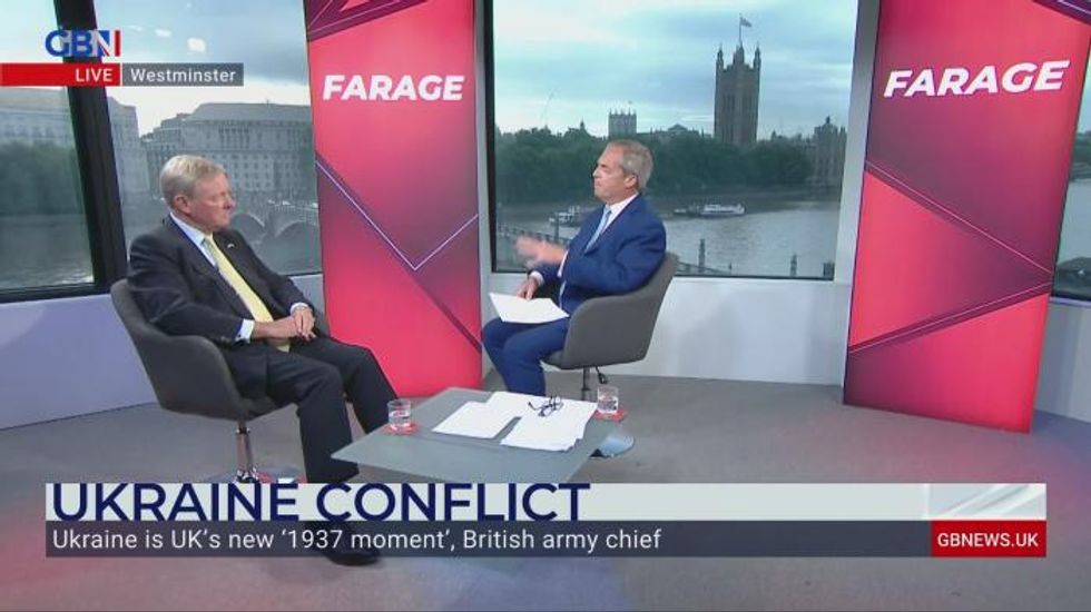 Ex-Armed Forces minister explains damage of MoD cuts to Nigel Farage: 'It's shockingly dangerous!’