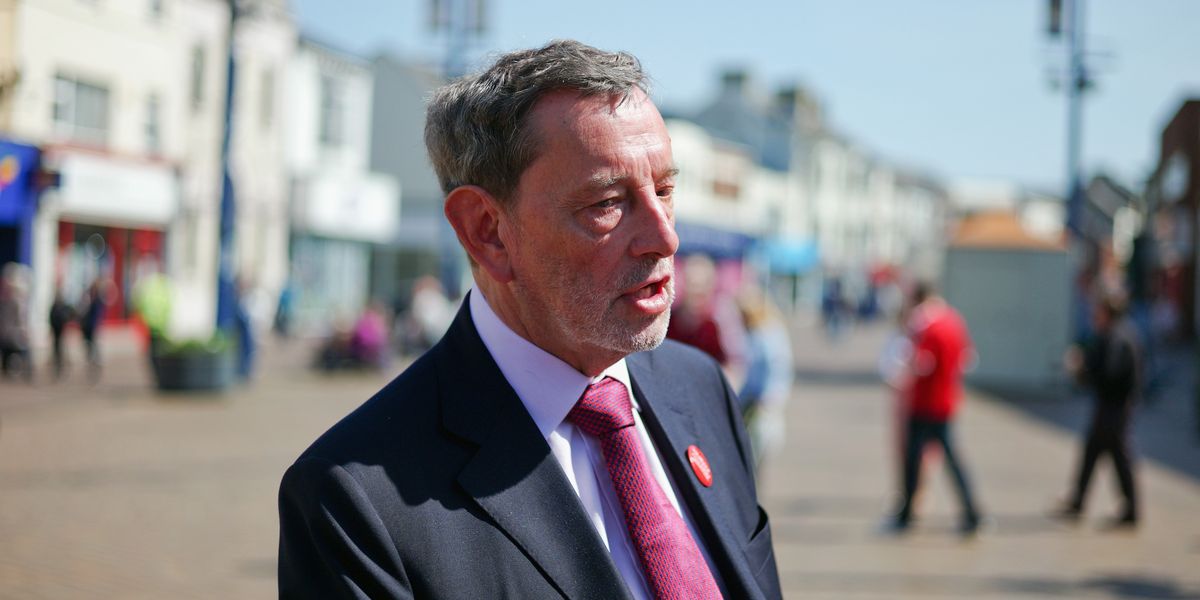 NextImg:Lord Blunkett falls down London Underground gap caused by 'death trap' tube platform