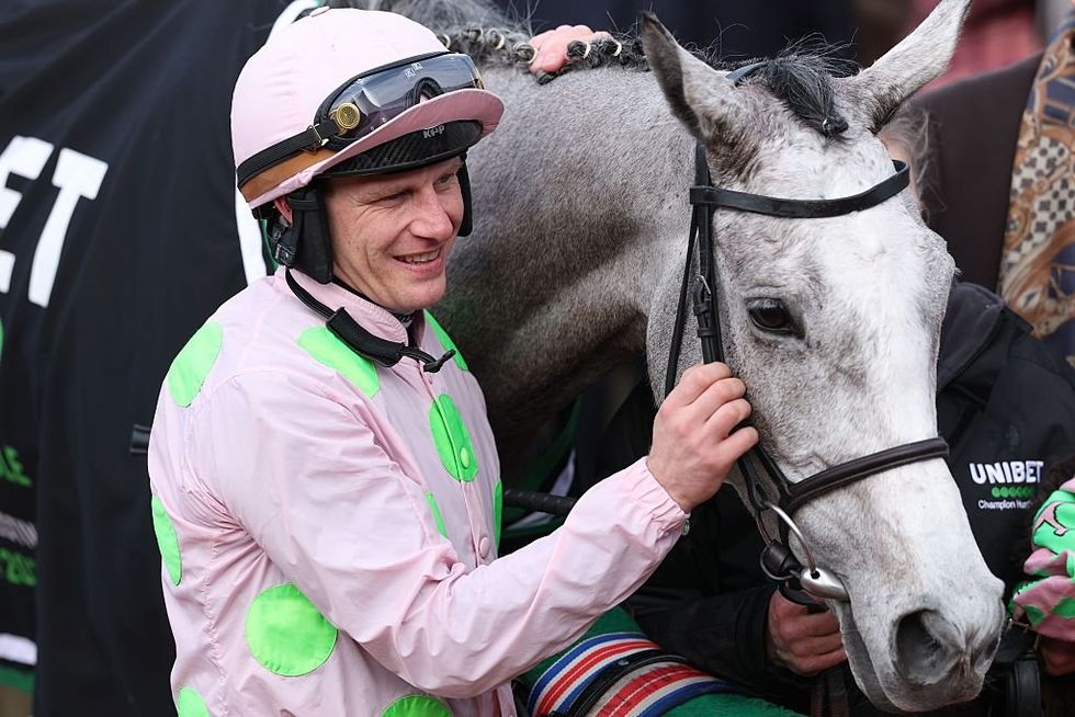 Lossiemouth remains unbeaten at Cheltenham after a late decision to put her in by Willie Mullins