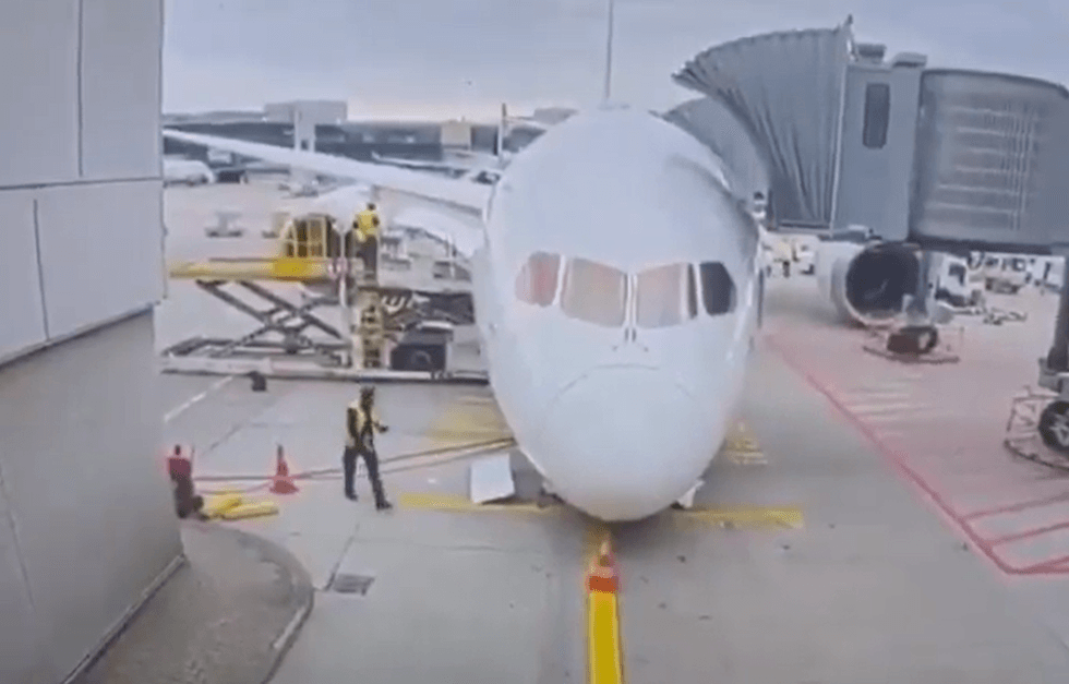 O nariz de um Boeing 787 operado pela Lufthansa caiu no aeroporto de Frankfurt