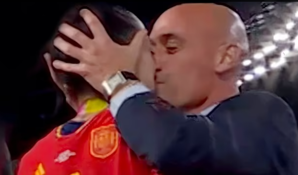 Luis Rubiales kiss