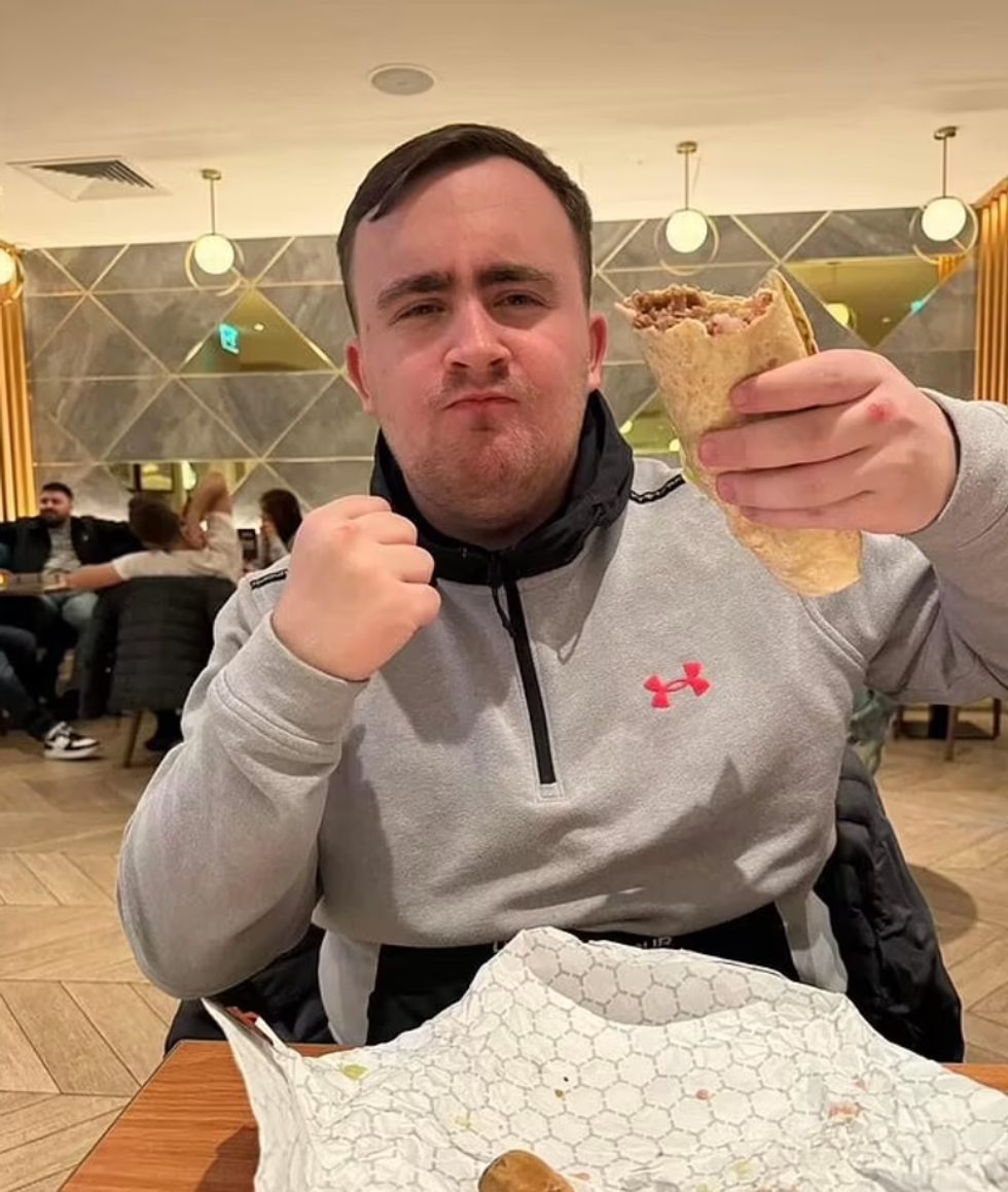 Luke Littler eating a kebab