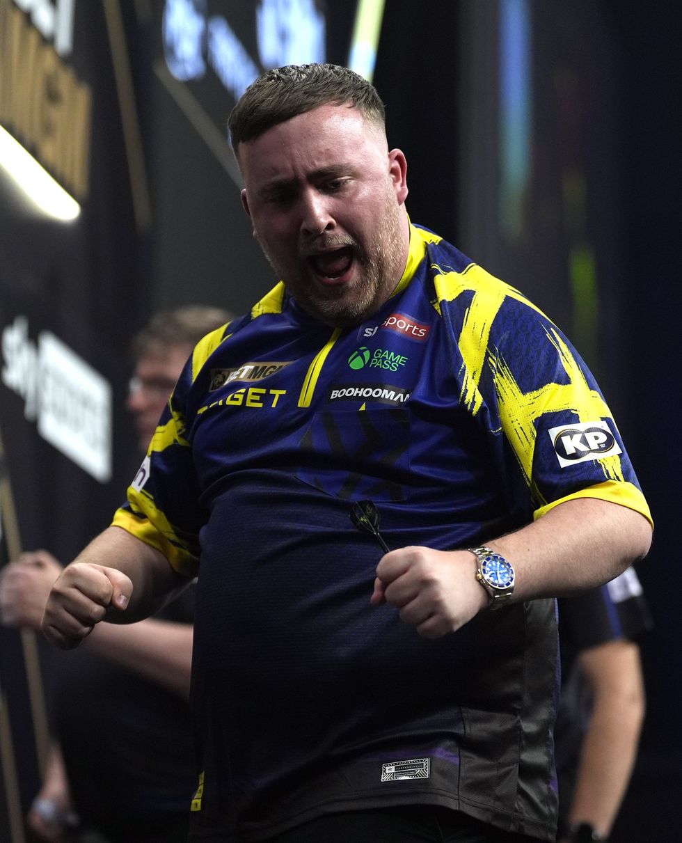 Luke Littler está interessado em Jonny Clayton no topo da Premier League