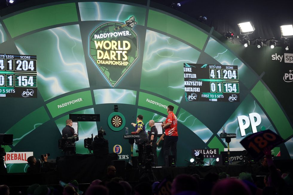 Luke Littler was in cruise control against Krzysztof Ratajski in a ruthless 5-0 whitewash