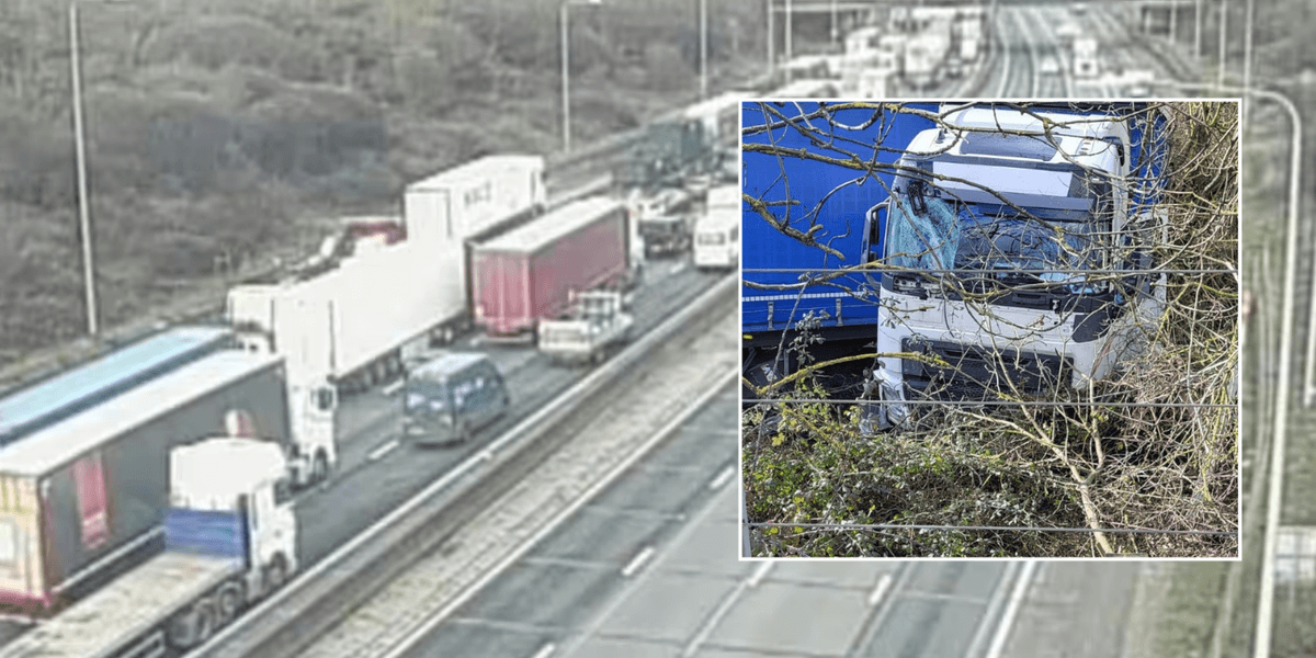 Drivers face long delays as lorry crashes into power line causing ‘exposed wires’ and electric failures Drivers face long delays as lorry crashes into power line causing ‘exposed wires’ and electric failures