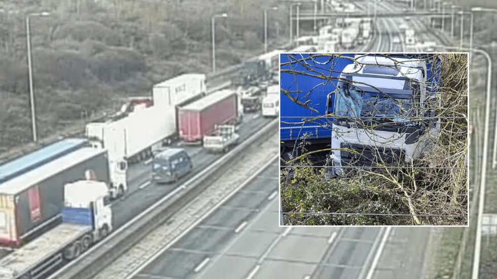 M25 traffic and lorry crash