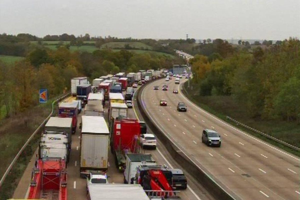 M25 traffic build up