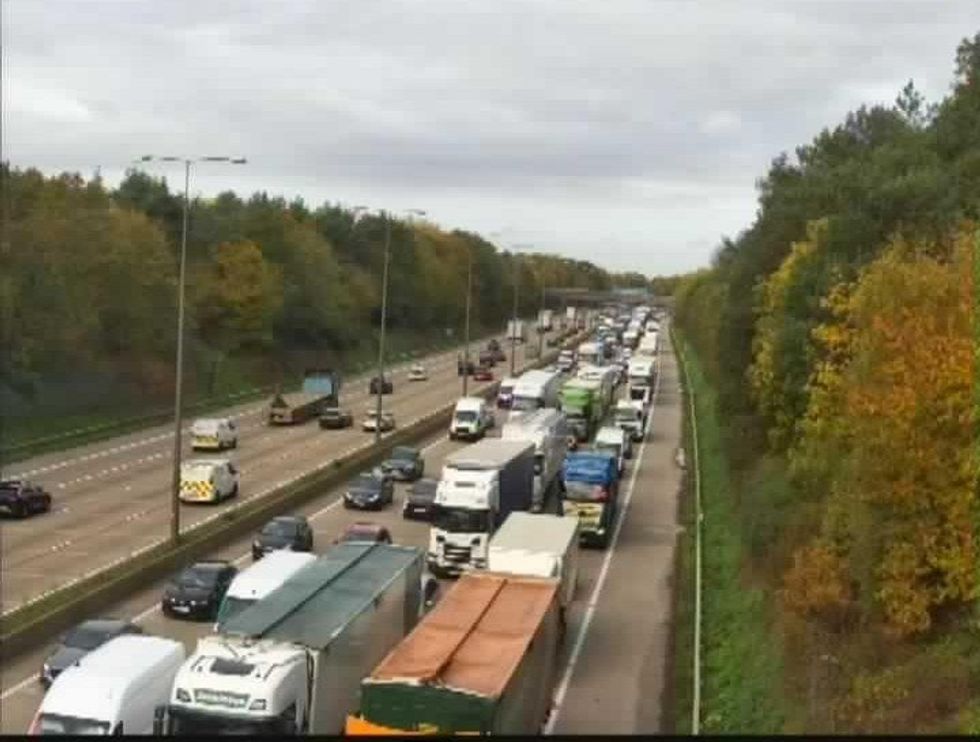 M25 traffic build up