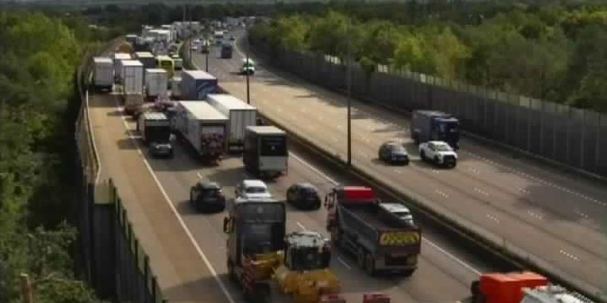 NextImg:M25 havoc: Drivers stranded on major motorway as huge lorry fire causes road to shut for hours