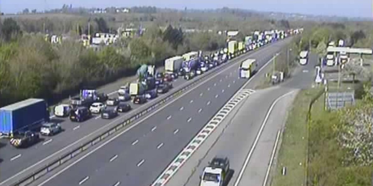 NextImg:M40 traffic: Drivers to face 'severe delays' on major motorway following collision - 'Re-route your journey'